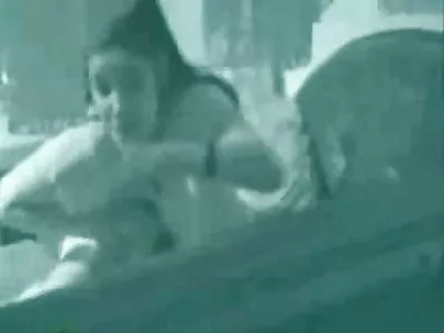 Cameră de abanos care se masturbează arat femei care face sex de un cocoș alb și gras în POV