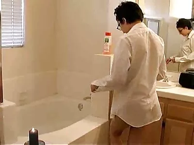 O roșcată uimitoare suge o pula și apoi este distrusă super sexi