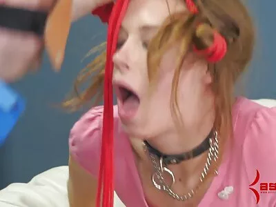 Mark Wood o distinge futai cu mosi si babe pe MILF-ul blondă și bustină Victoria Lobov