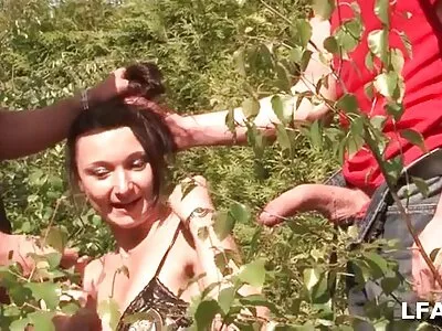 Fata a insistat sex cu roșcate asupra sexului anal și bărbatul a trebuit să-și bage cocoșul în fund