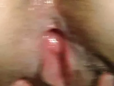 Babei Bootylicious se bucură în timp ce este futut în fund femei batrane sexi