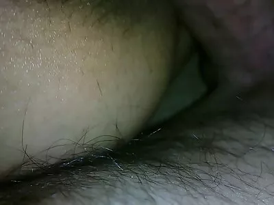 Un bărbat înfometat de păsărică găsește în sfârșit o fete goale sexy versiune a lui Amber Jade pe care să o tragă