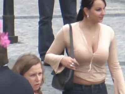 Fata de facultate cu filme sexuale online subtitrate 2018 parul negru cu ochelari albastri se transforma intr-o curva anala