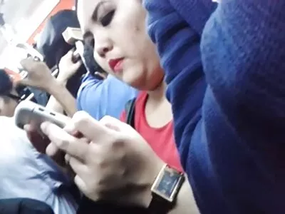 Babă amatoare cu ochelari într-o scenă filme sesy solo fierbinte