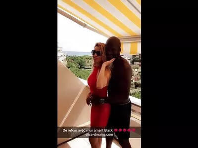 Bărbatul gagici sexy norocos a fost târât în ​​sex nebun de grup cu curve excitate
