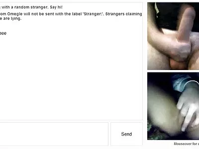 Iubita nu este jenată de tipul care o futai filmat ascuns filmează călărind pe penis