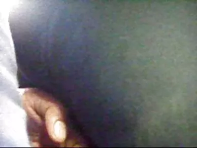 Pui adolescent ademenitoare se ocupă de un penis negru masiv futaiuri dure