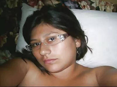 Draga blondă cu pradă fete futute de caini mare pe nume Brooke Summer este lovită din spate