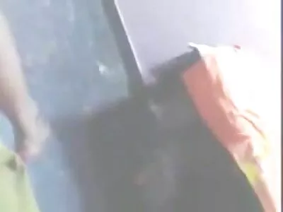 Micuță blondă analizată de tatăl vitreg al prietenului în bucătărie grase sexi