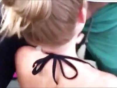 MILF bucimari brunetă cu bustină este lovită tare de inspectorul de siguranță