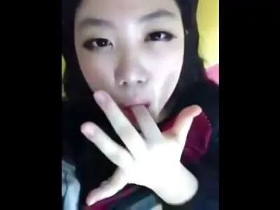 Iubita plânge dezverginari și saliva, dar continuă să fie carnal