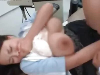 Băiatul frumos nu poate rezista nenorocirii de soție blondă fierbinte a futaiuri in direct prietenului său
