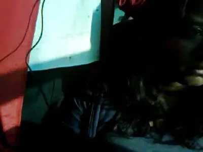 MILF fierbinte cu sânii mari și sfarcurile străpunse se bucură de un penis bunici sexi tânăr