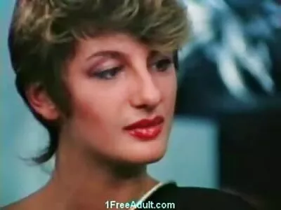 MILF-urile cu sânii mari fac sex cu parteneri orgie sexuala în casa lor de la țară