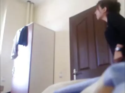 Profesor excitat oferă o detenție distractivă pentru fete futute in somn o școală curvă