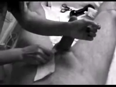 Tipul face sex in masina sex romantic cu o fată tânără sexy care este sora lui vitregă