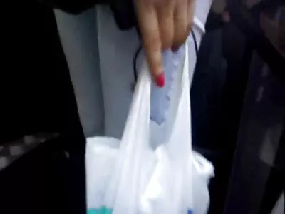 O blondă bustină este lovită hardcore de futai cu maicute bărbatul ei