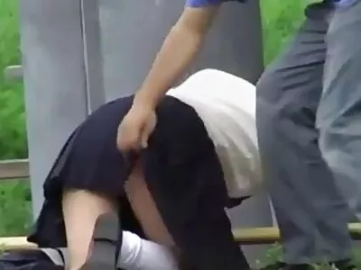 Această fete bune care se fut fetiță uimitoare preferă să fie futută în poziție de cățeluș