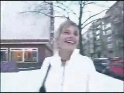 Acești doi arată pur și baieti care sug pula simplu uimitor lovind în soarele de vară