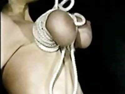 Un nou venit cu sânii mari îi face partenerului o muie file sexi la casting