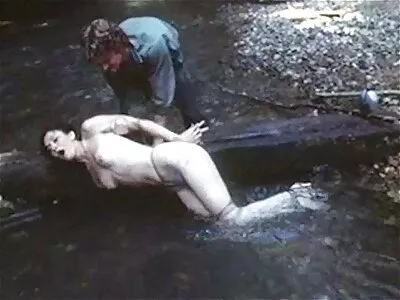 Femeia câștigă bani fiind tate mici înșelată de un tânăr pervers