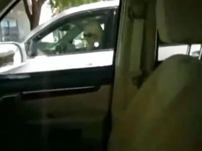 O drăguță slabă geme în POV videouri xxx în timp ce ia un cocoș în păsărică strânsă