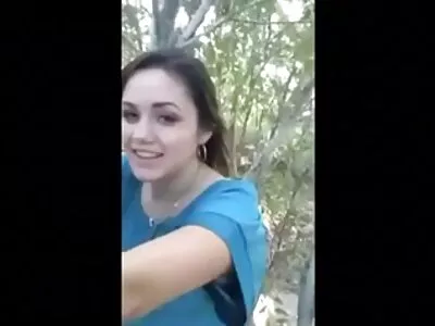 Tânăr nenorocit analizează puiul cu țâțe mici în ciorapi pe filme xxx grup canapea