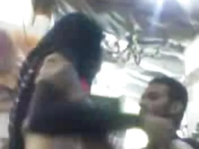 Bruneta o umilește sani frumosi xxx pe o blondă bustiță după ce a câștigat un meci de lupte