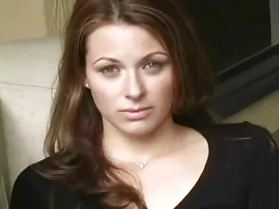 O blondă luxoasă îl înșală sex cu mosi pe soț cu fratele său obraznic
