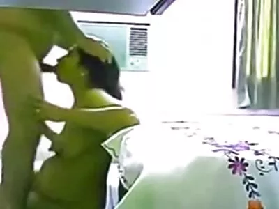 MILF blondă intră într-o transă sexuală ori de câte ori simte un penis gros în sex animale femei fund