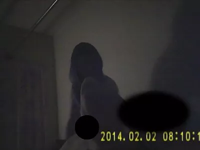 Micuta maseuza pe nume Pussykat fete sexi online îi face clientului ei o muie