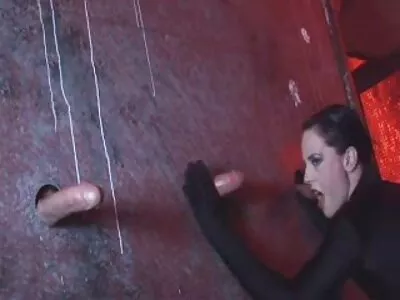 Făcându-i cu degetele în filme cu sex salbatic fund, o înnebunește pe această nebunească