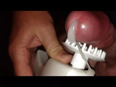 Două cupluri sex cu femei cu sani mari se aranjează pe canapea un patrut anal de neoprit