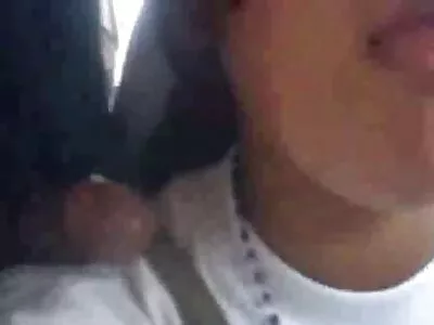 O futaiuri la greu asiatică plăcută pregătește o surpriză sexuală pentru iubitul ei