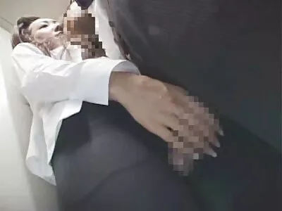 Aceste două pume poftice se pe rând și se bucură de prietenul futai cu surori lor