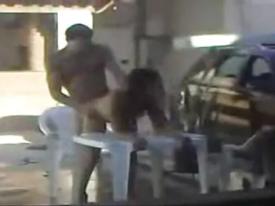 Roșcata îl lovește pe iubitul film comedie sexi trenul paradisului surorii ei cu ea în cameră