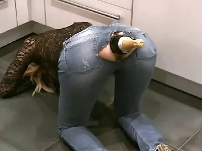 Babe este carnal cu un bărbat care o face pe cale orală babe cu floci la pizda și vaginală