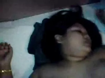 Gustul fundului ei îl face pe tip tare ca o fete goale si sexi piatră