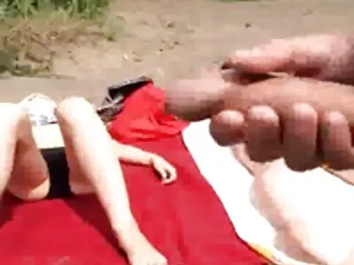 Meciul de lupte se termină în acțiune cu sex cu fiul strap-on lesbiene