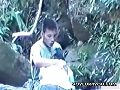 Două fetițe uimitoare sunt furate de sexi cu animale un stud excitat