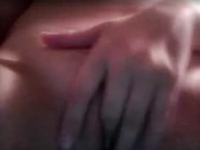 Doi pui albi mofturoși sunt bătuți în cuie de un tip negru muie amatori frumos