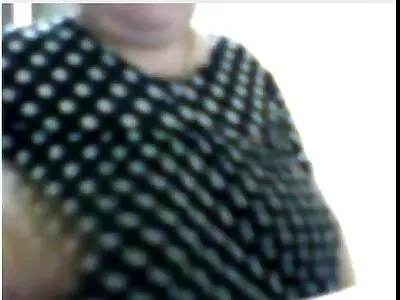 O blondă plină de picioare, naturală, filme cu femei sexi este lovită de un iubit mai în vârstă